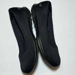 Skechers GOGA MAX Gen 5 Slip on in Black Women's 8.5